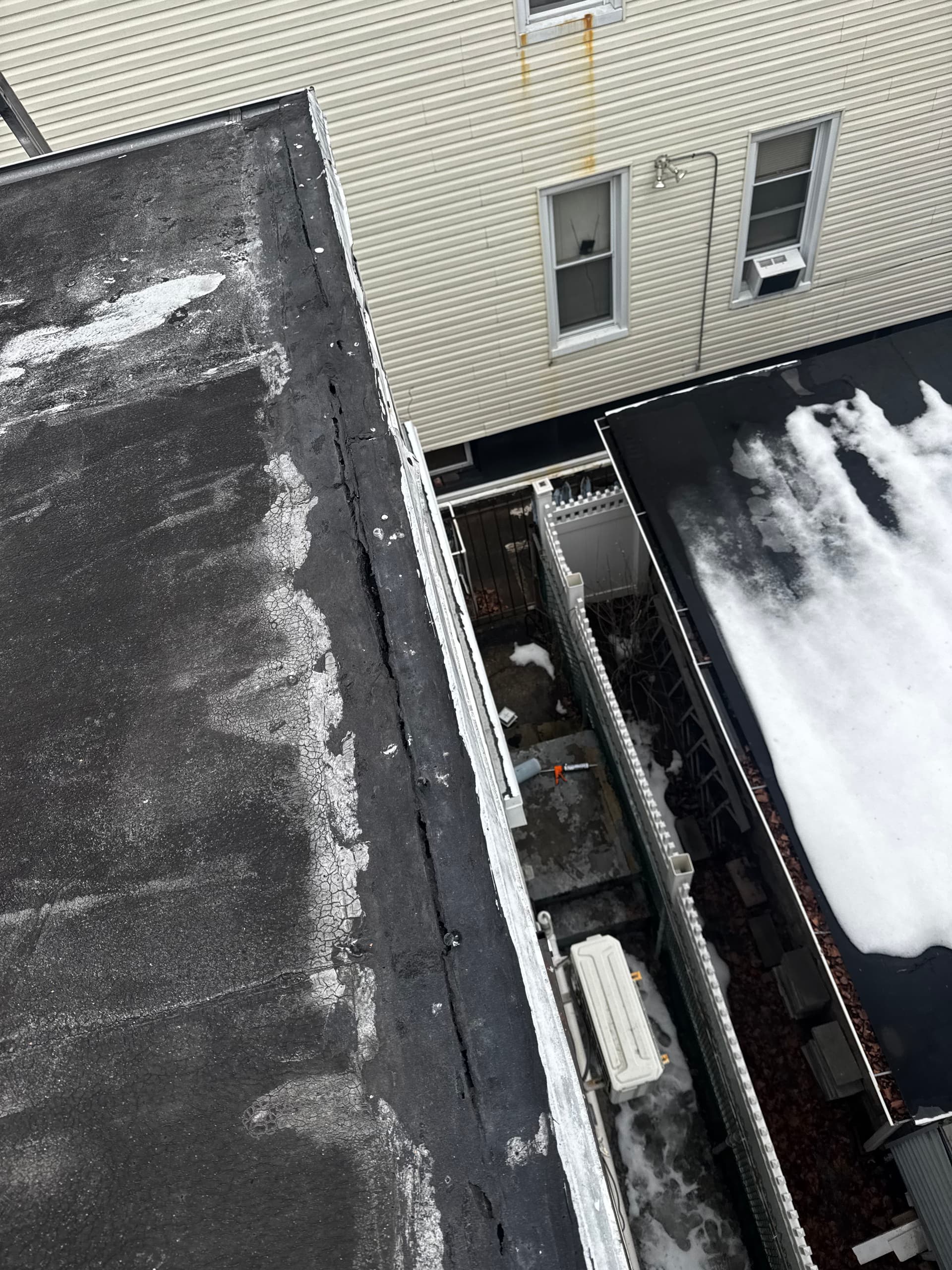 Flat Roof Reinforcement in Challenging Winter Conditions image