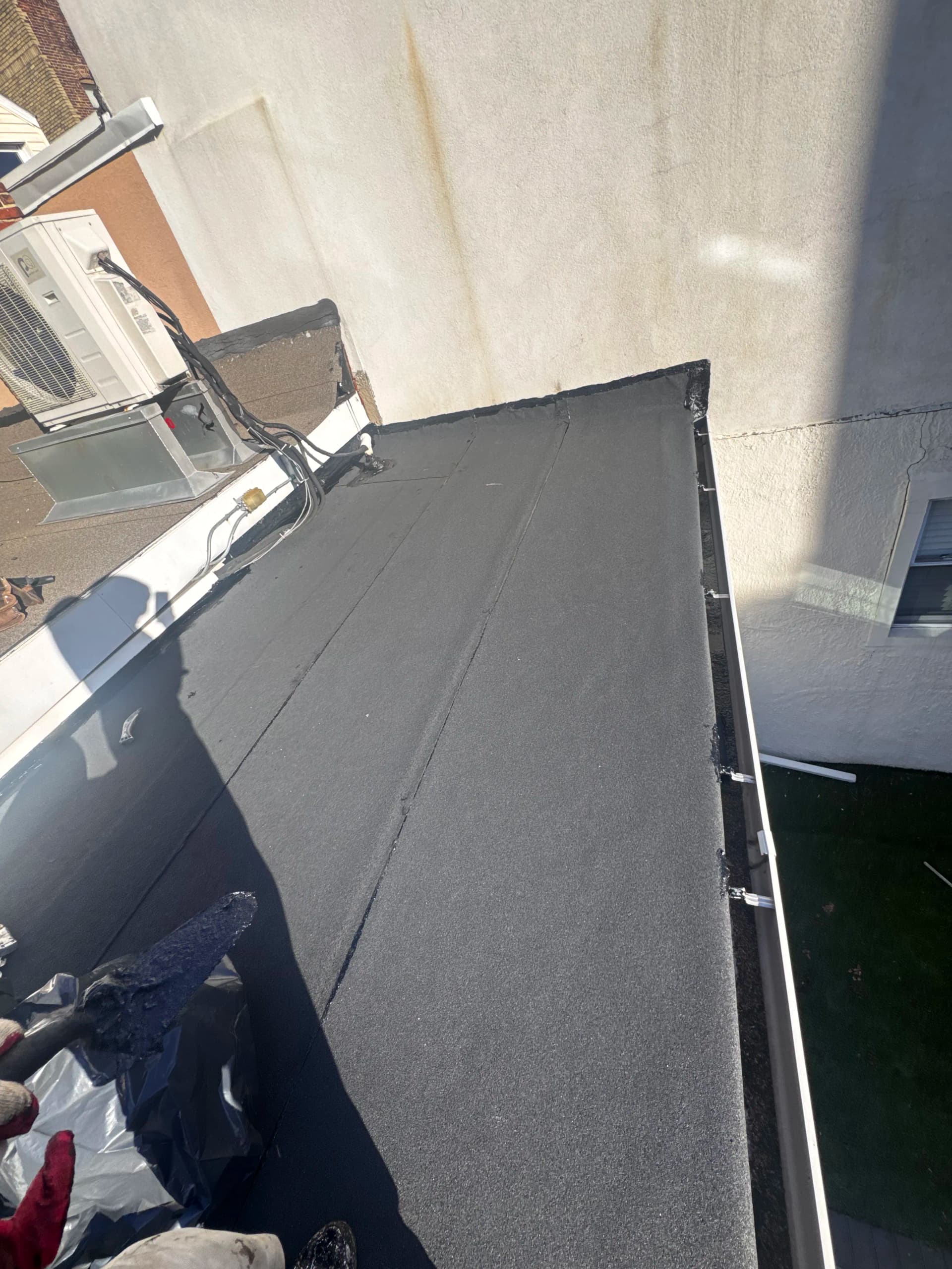 Gallery photos for Worn Shingle Roof Replaced With a Clean Flat Roof Build: Image #1