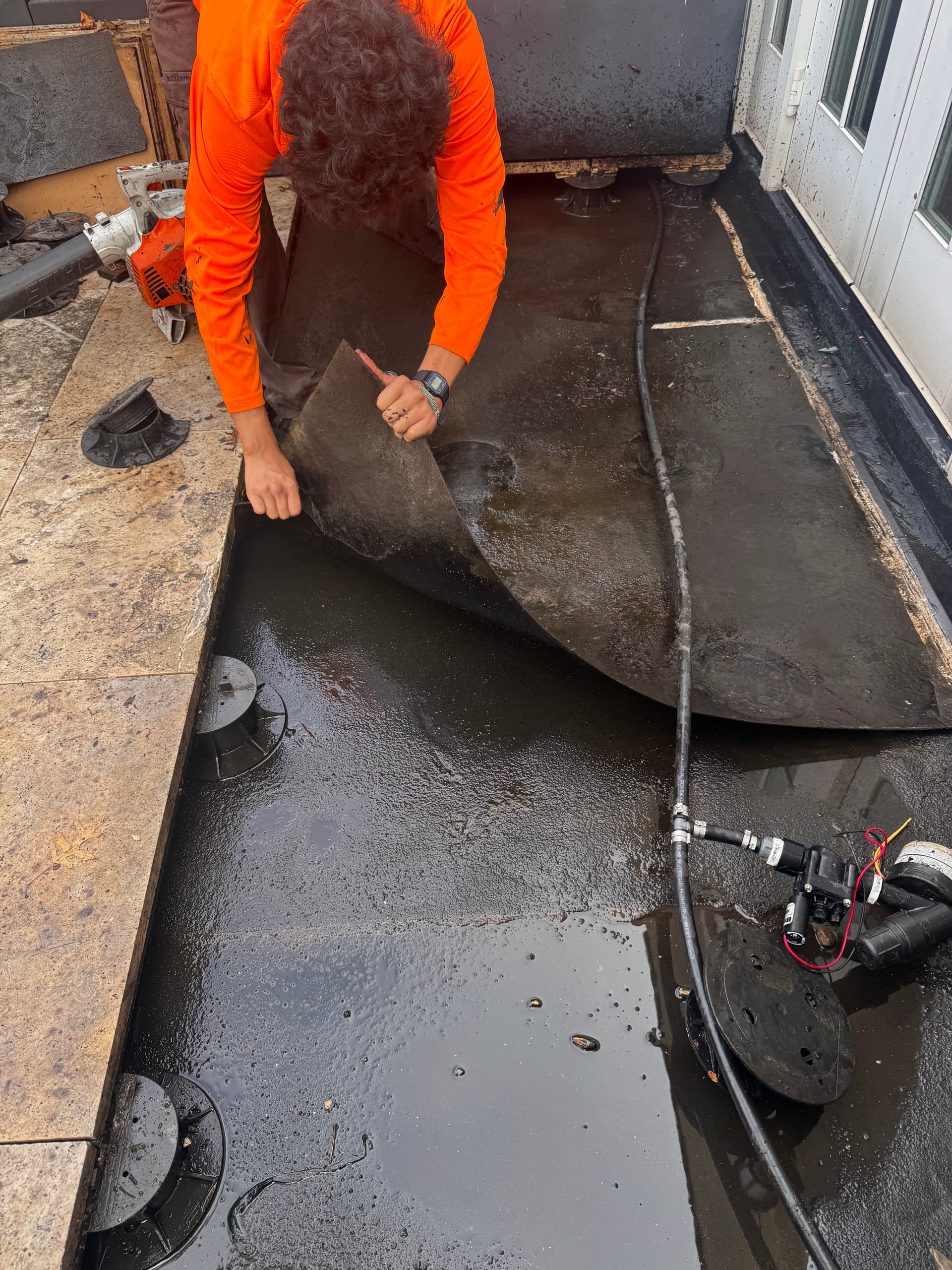 Gallery photos for Emergency Flat Roof Repair Finished With Silicone Waterproofing: Image #1