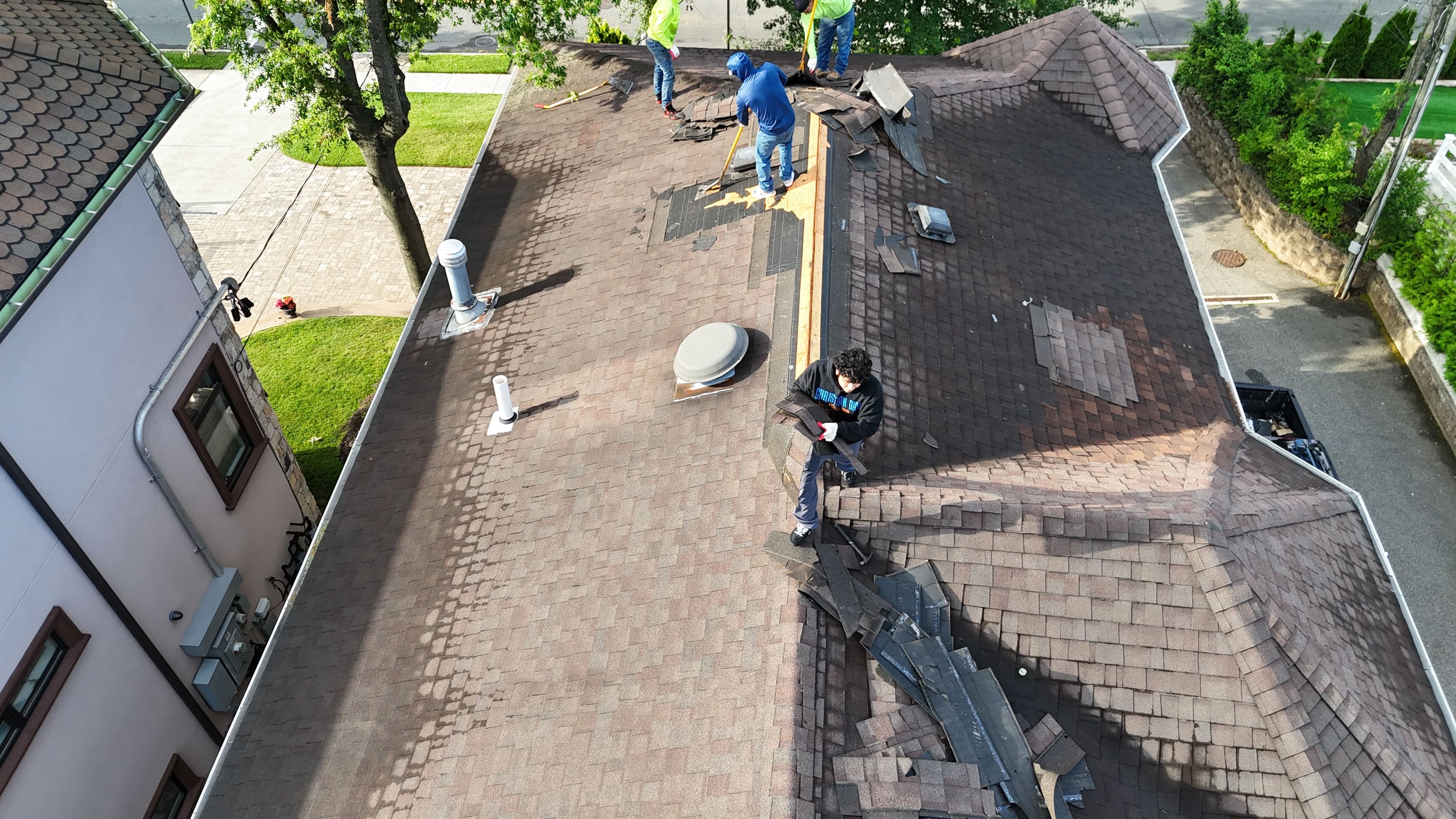 Project 30-Year-Old Roof Gets a Full Replacement in Staten Island image