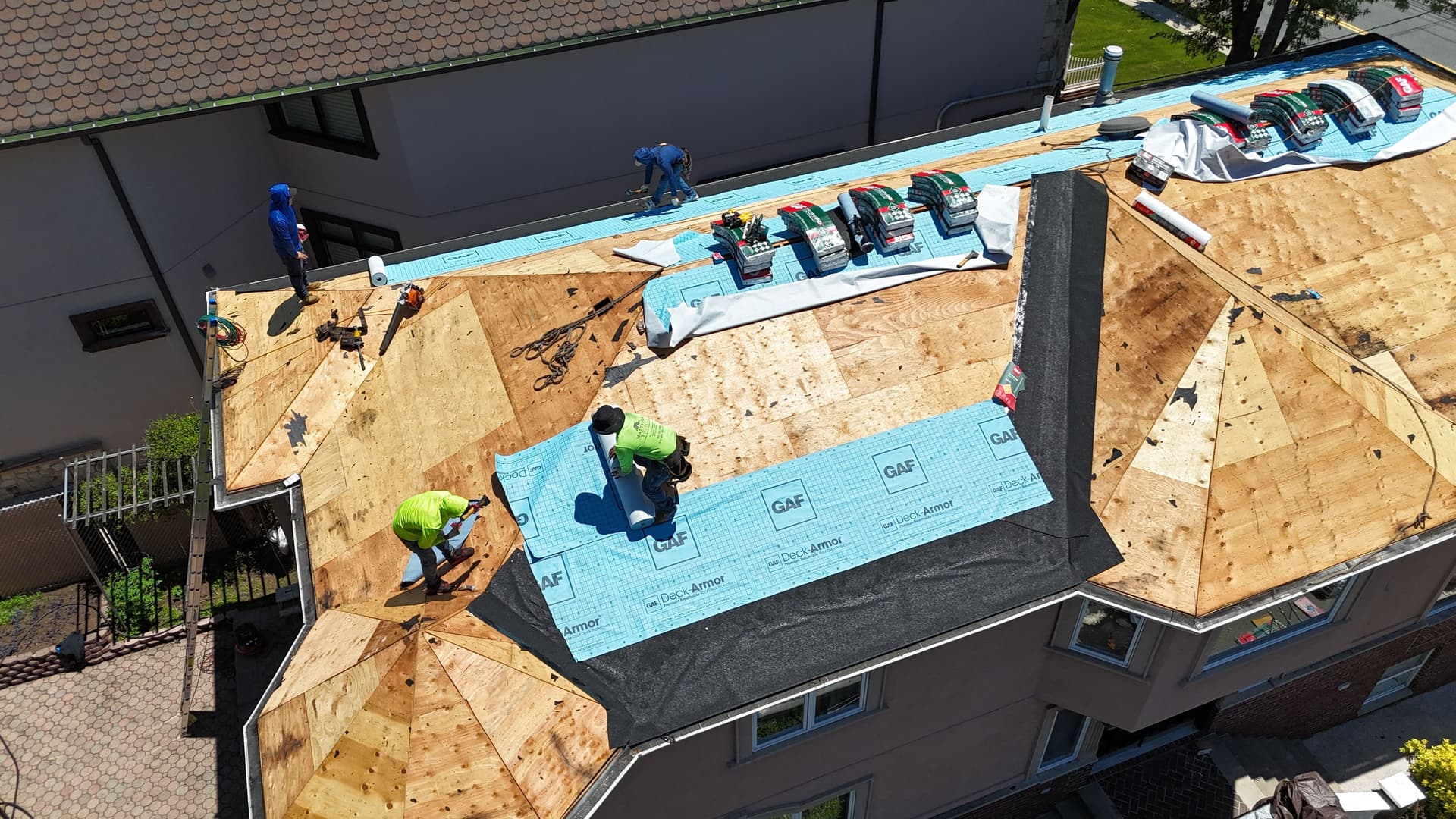 Gallery photos for 30-Year-Old Roof Gets a Full Replacement in Staten Island: Image #1