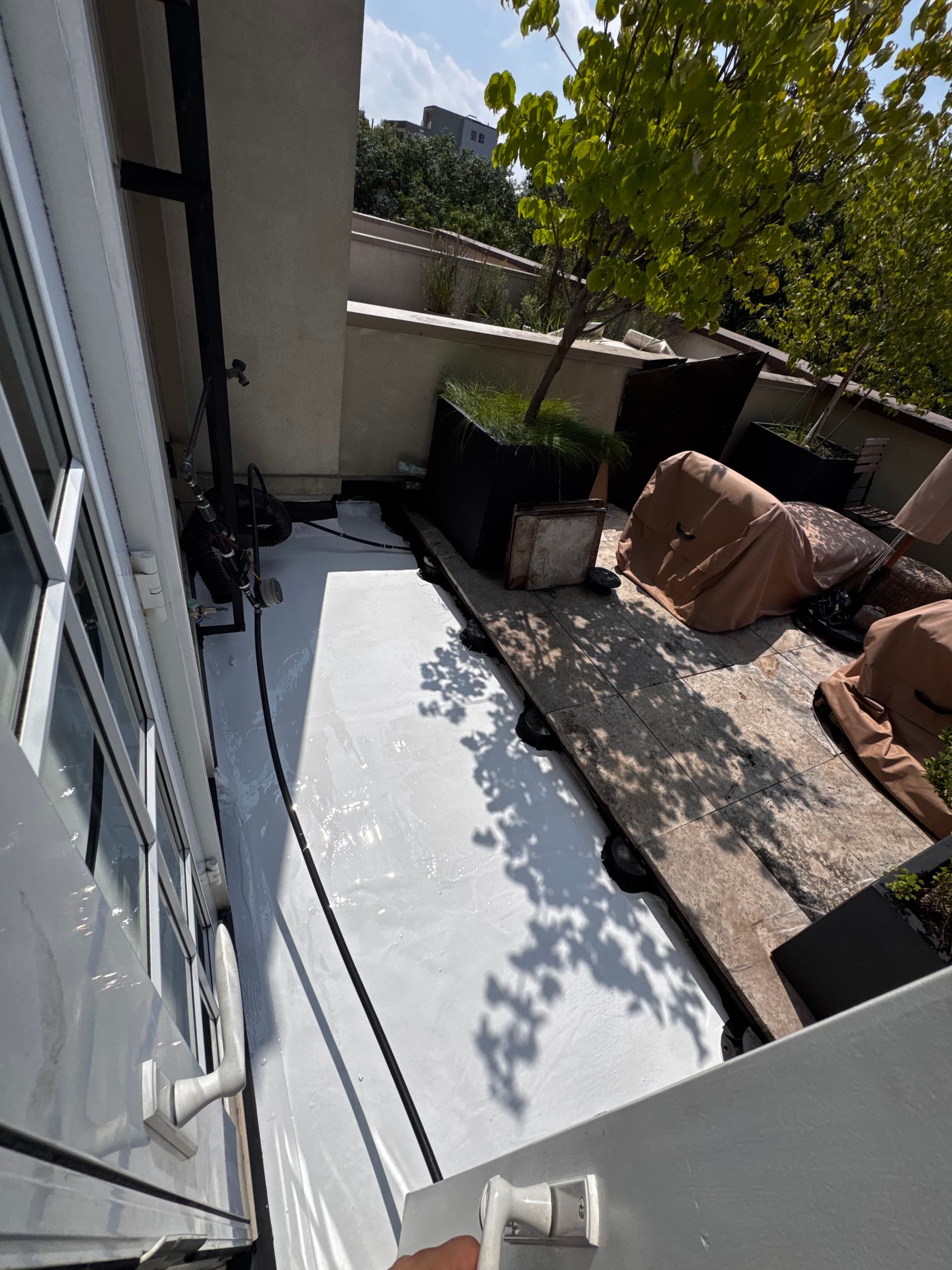Gallery photos for Emergency Flat Roof Repair Finished With Silicone Waterproofing: Image #4