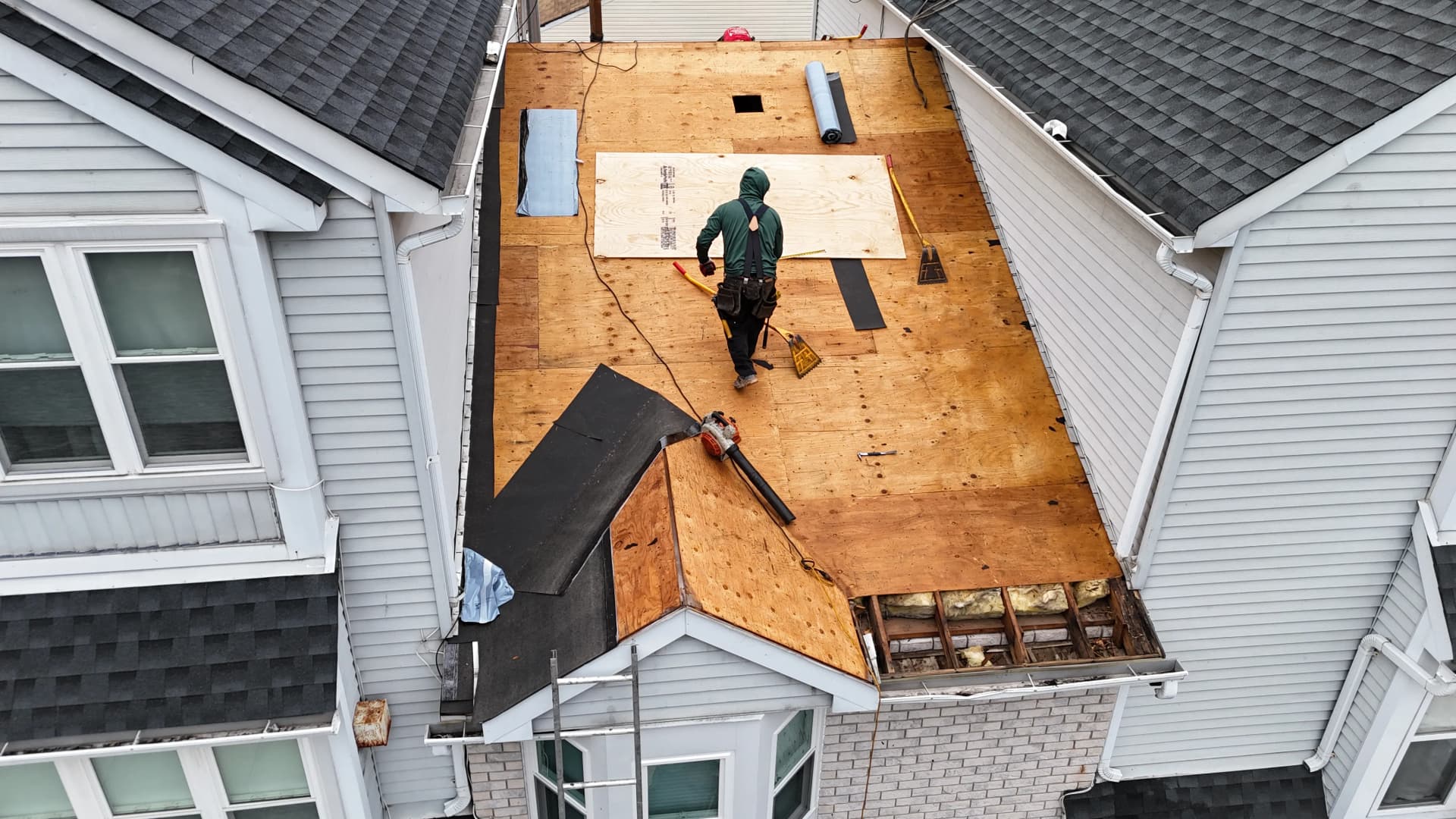 Gallery photos for Full Asphalt Shingle Roof Replacement on a Multi-Section Home: Image #1